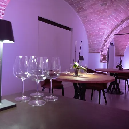 Molike فندق جوليانوفا